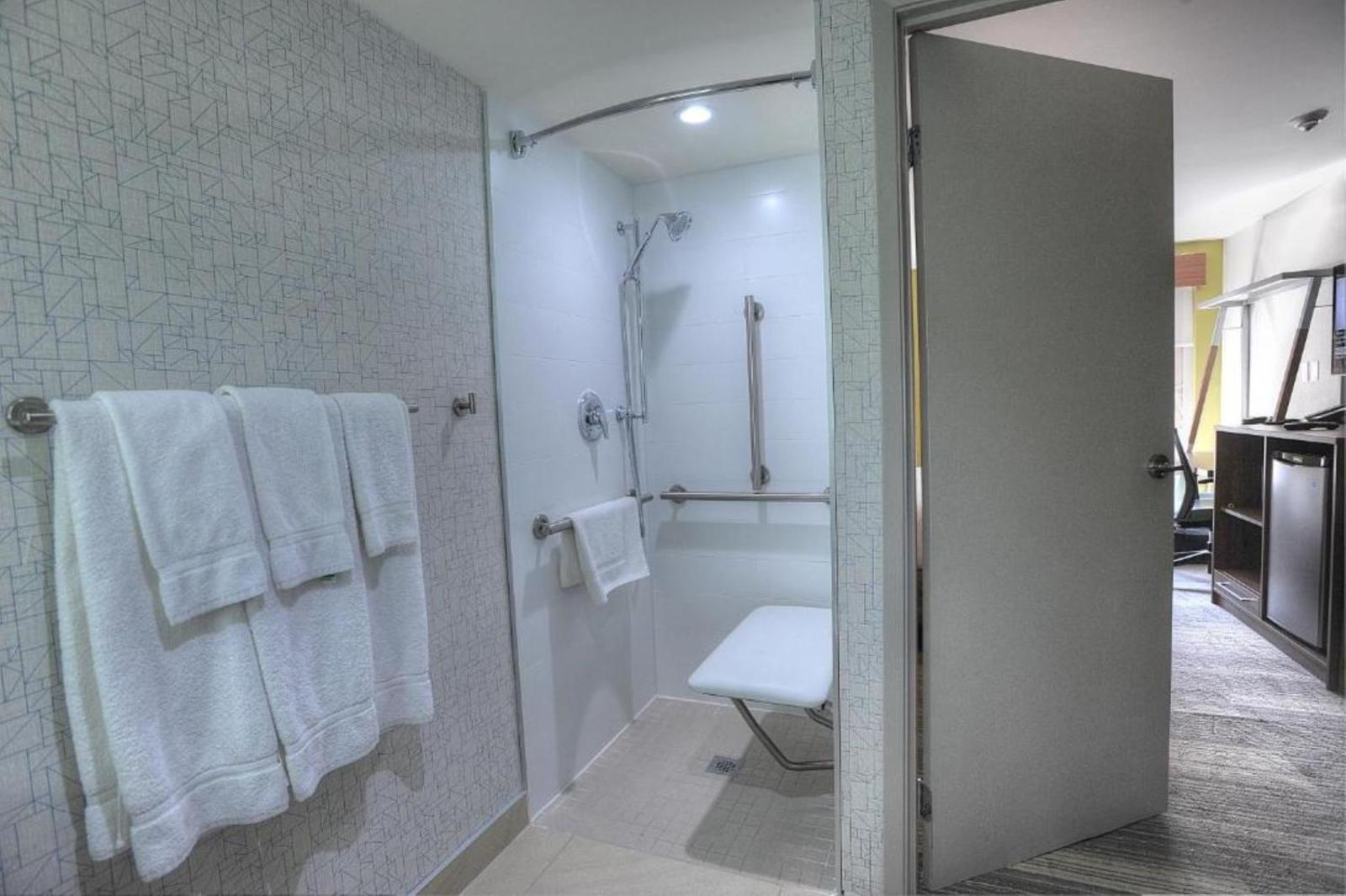 Holiday Inn Express & Suites TORONTO AIRPORT WEST