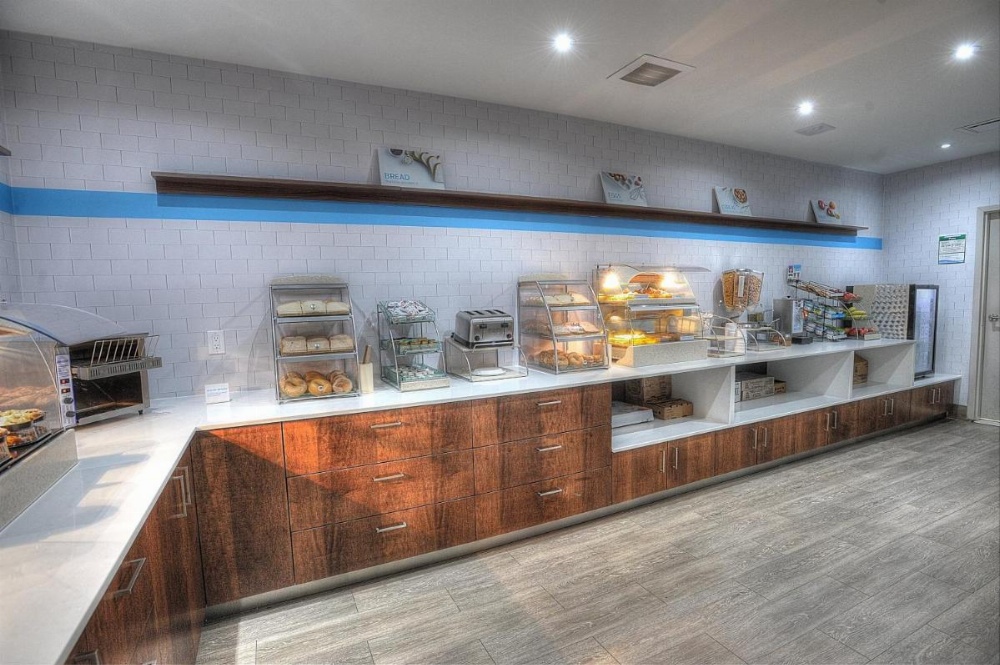 Holiday Inn Express & Suites TORONTO AIRPORT WEST Image 13