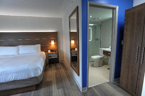 Holiday Inn Express & Suites TORONTO AIRPORT WEST image 19