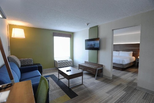 Holiday Inn Express & Suites TORONTO AIRPORT WEST image 20