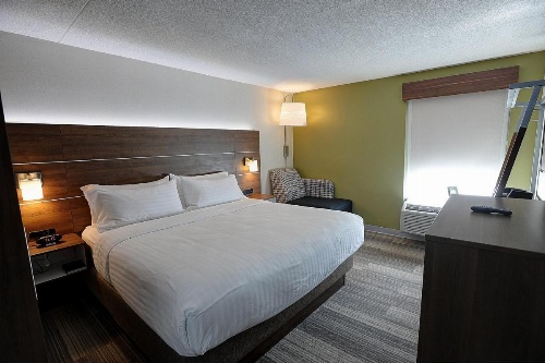 Holiday Inn Express & Suites TORONTO AIRPORT WEST image 22