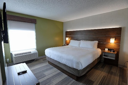 Holiday Inn Express & Suites TORONTO AIRPORT WEST image 24