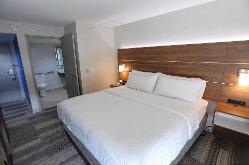 Holiday Inn Express & Suites TORONTO AIRPORT WEST image 27