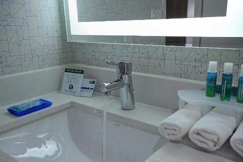Holiday Inn Express & Suites TORONTO AIRPORT WEST image 28