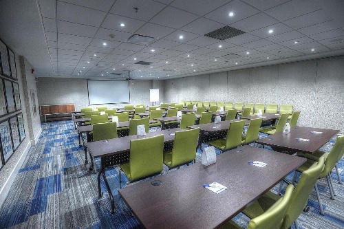 Holiday Inn Express & Suites TORONTO AIRPORT WEST image 3