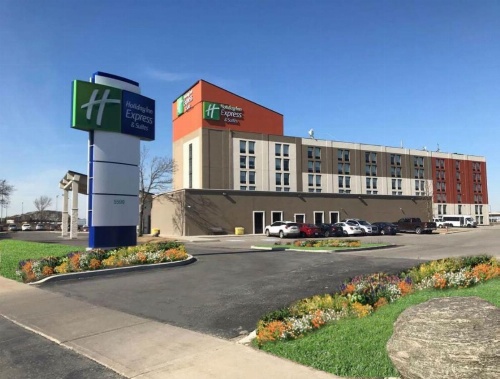 Holiday Inn Express & Suites TORONTO AIRPORT WEST image 31