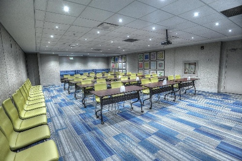 Holiday Inn Express & Suites TORONTO AIRPORT WEST image 4