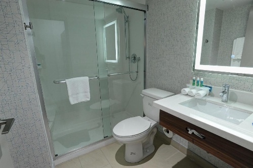Holiday Inn Express & Suites TORONTO AIRPORT WEST image 7